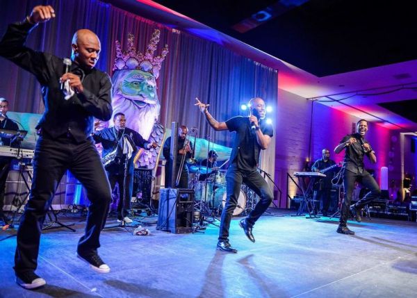 Az IzZ : College Dance Band